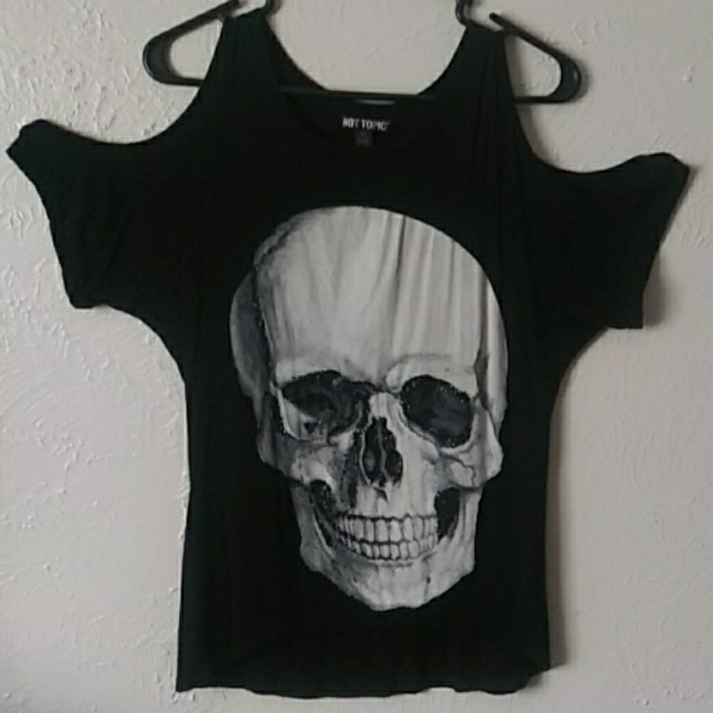 Cold Shoulder Skull top